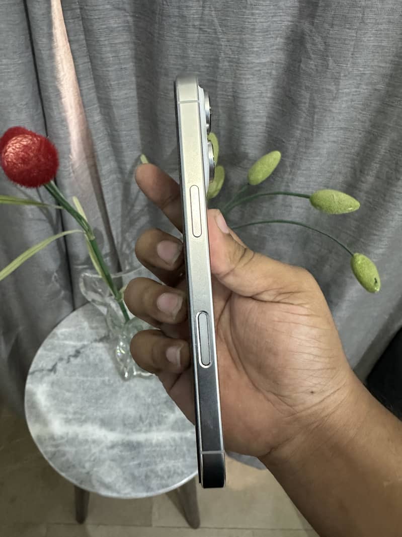 Apple iPhone 16 Pro 7
