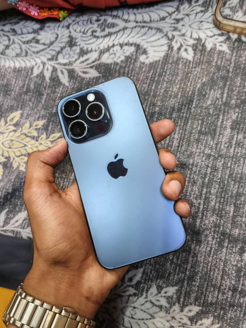Apple iPhone 15 Pro 0