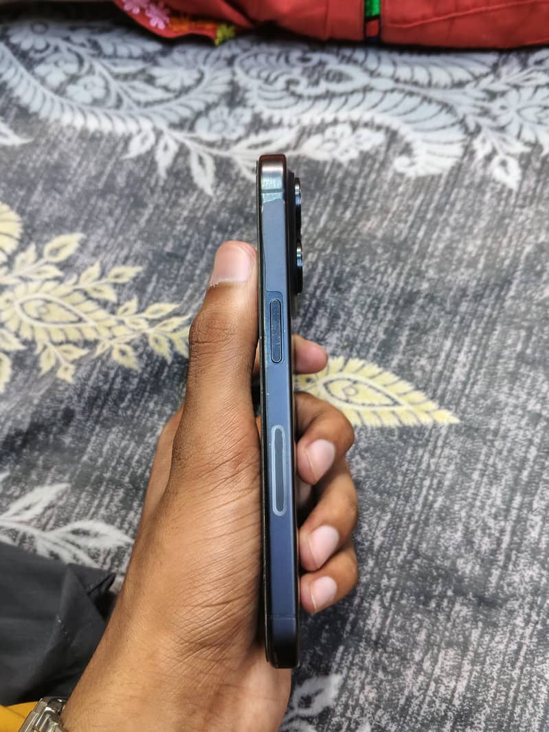 Apple iPhone 15 Pro 1