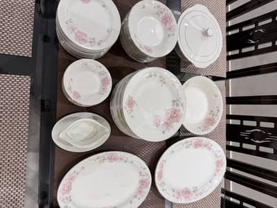 Dinner set- Budlet china