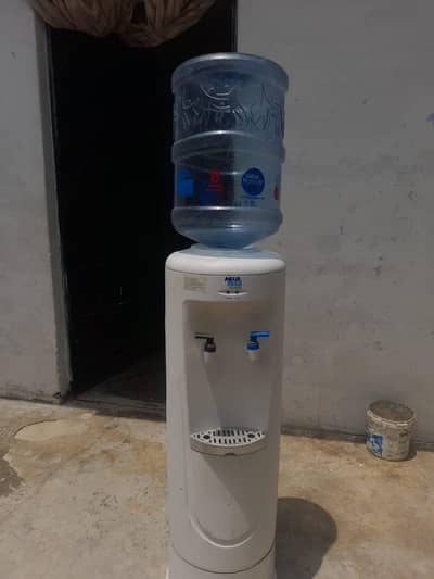 For sale Aqua to Go Water Dispenser Excellent Working Condition