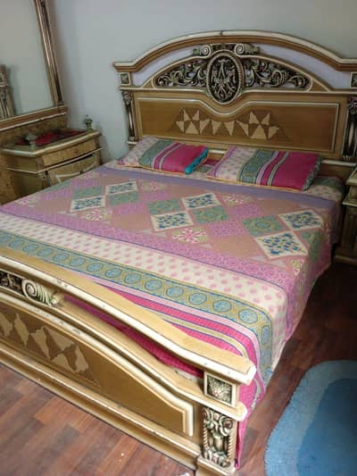 URGENTLY BEDROOM SET FOR SALE WITH MATTRESS  CONTACT ME ON 03323028685