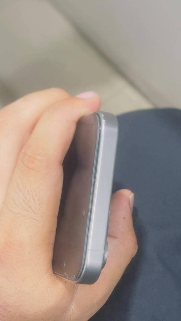 Apple iPhone 15 Pro Max 2