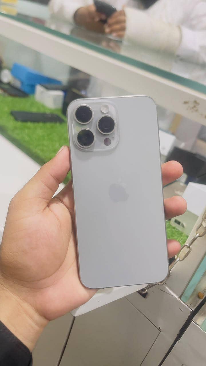Apple iPhone 15 Pro Max 3