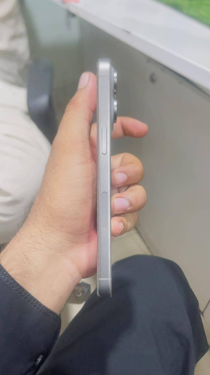 Apple iPhone 15 Pro Max 5