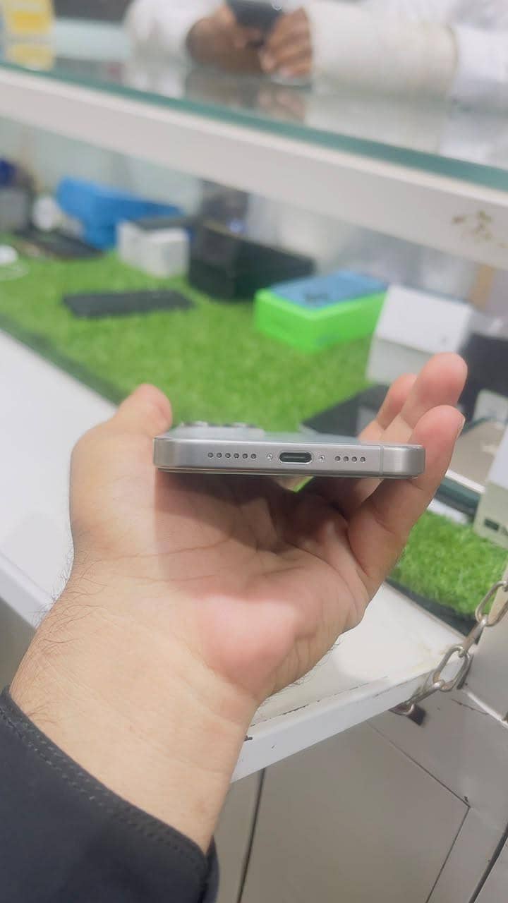 Apple iPhone 15 Pro Max 7
