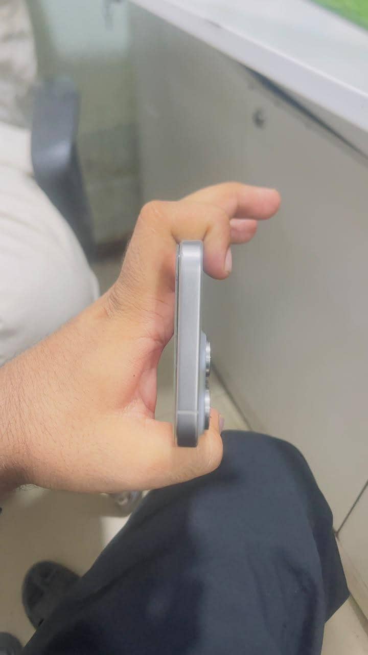 Apple iPhone 15 Pro Max 9