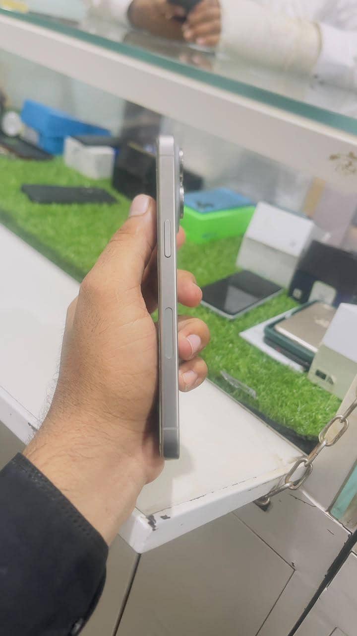 Apple iPhone 15 Pro Max 10