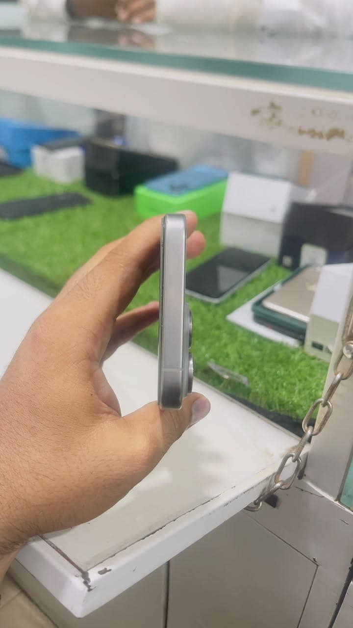 Apple iPhone 15 Pro Max 12
