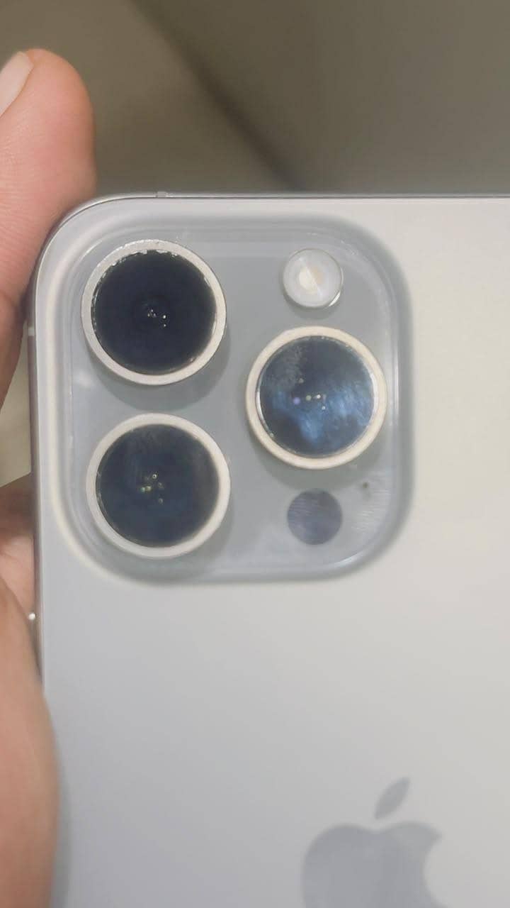 Apple iPhone 15 Pro Max 14
