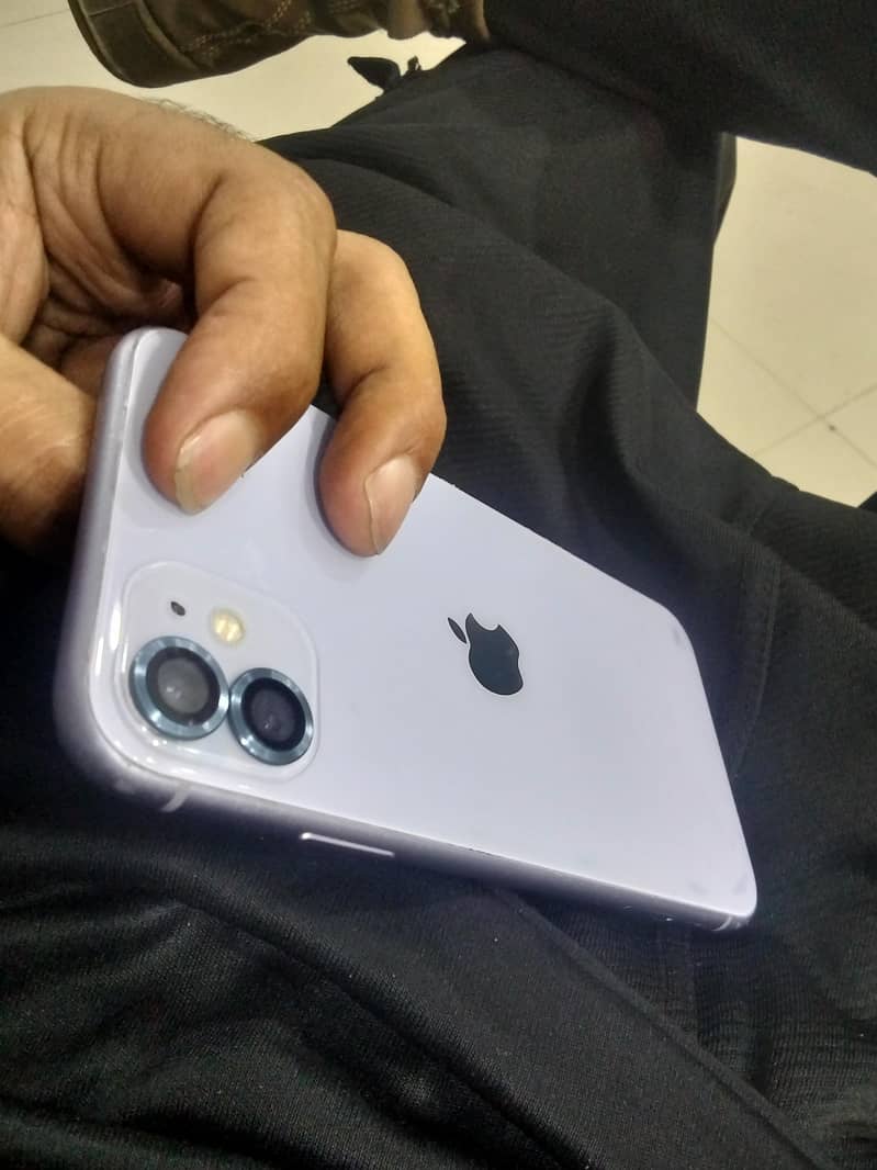 Apple iPhone 11 0