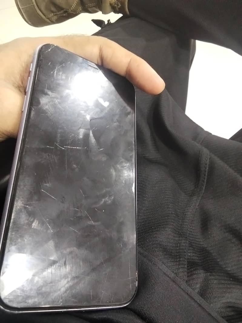 Apple iPhone 11 4