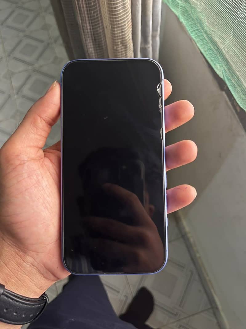 Apple iPhone 16 2