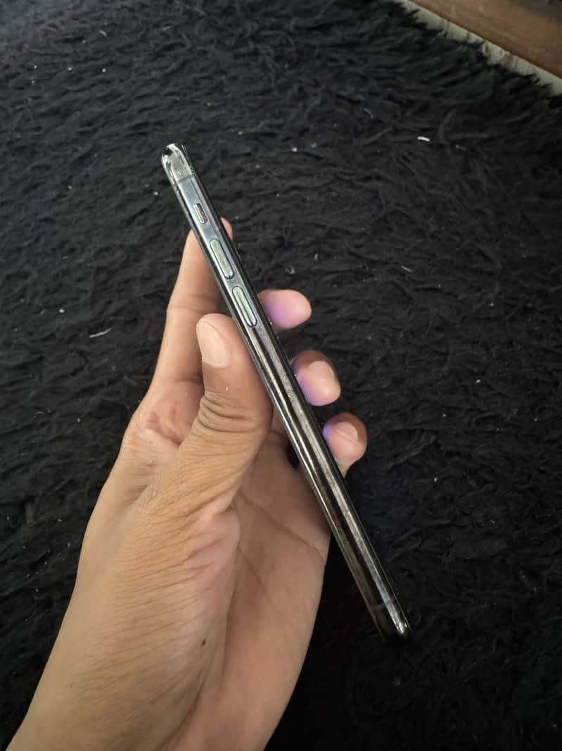 Apple iPhone 11 Pro 1
