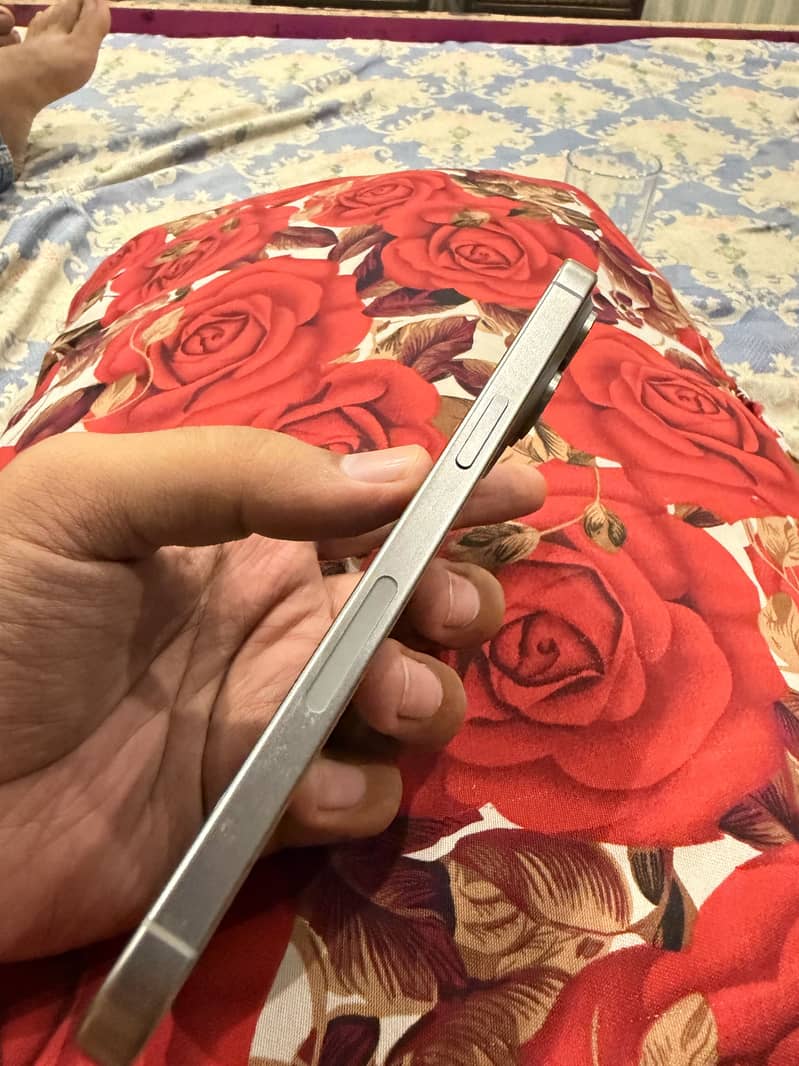 iphone 15 pro max 4