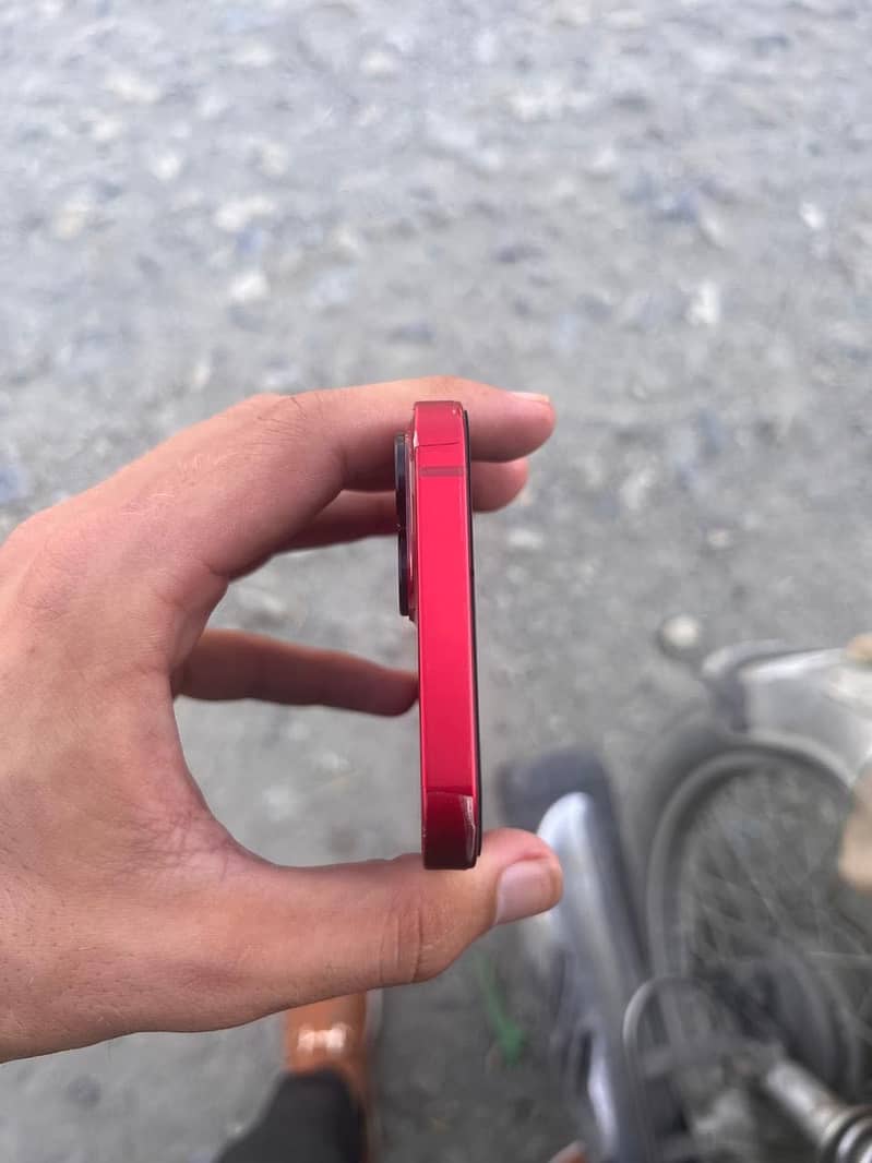 Apple iPhone 13 4