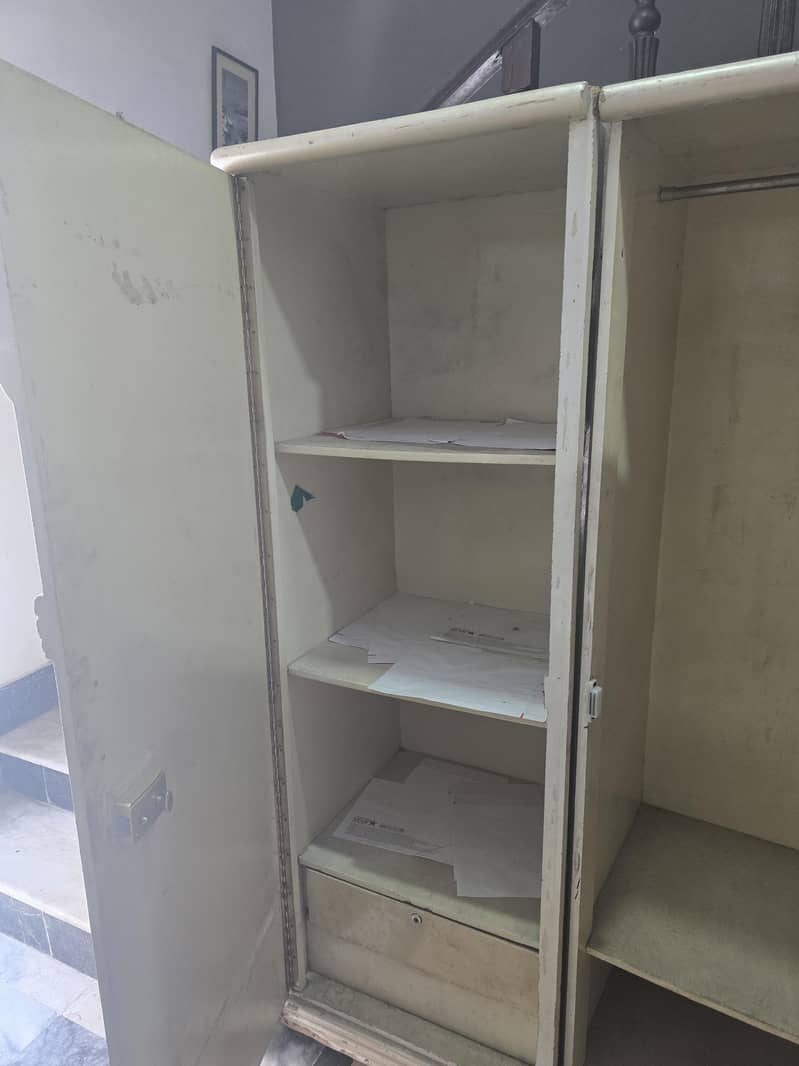 wardrobe Almari 1