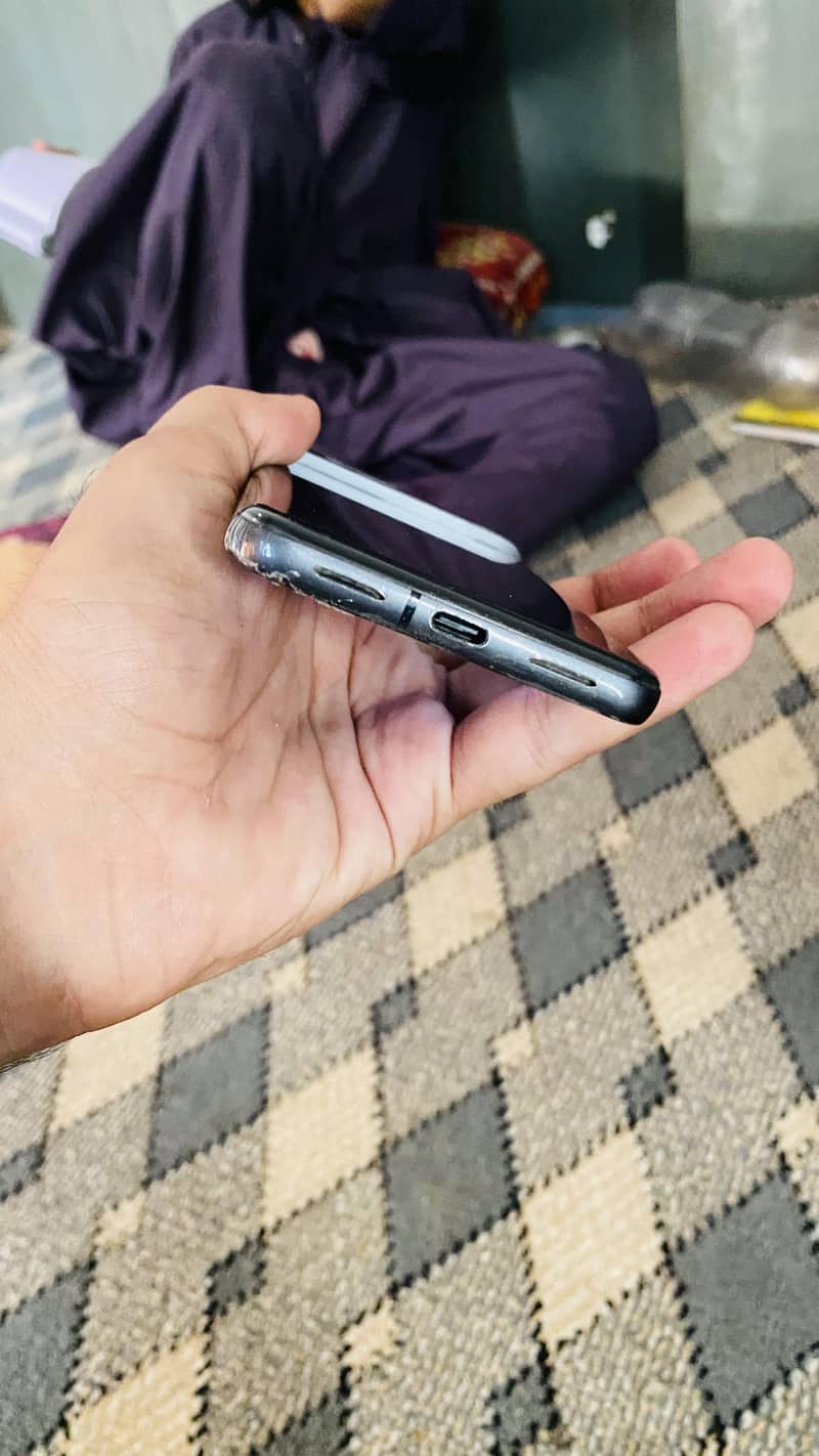 Google Pixel 8 4