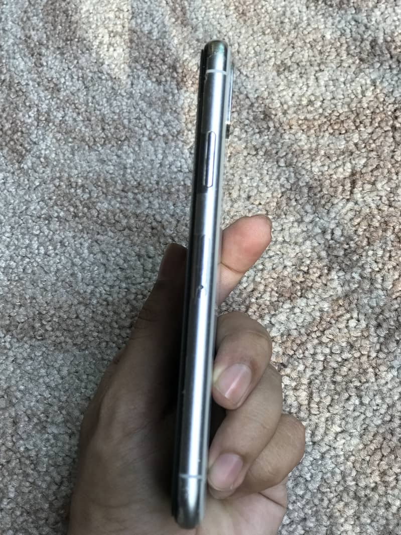 Apple iPhone X 3
