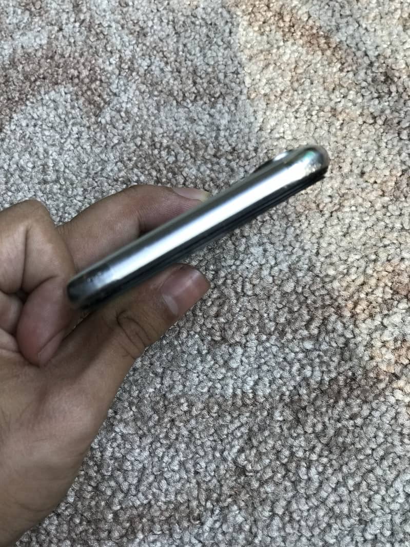 Apple iPhone X 5