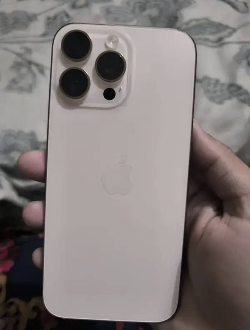 Apple iPhone 16 Pro Max 0
