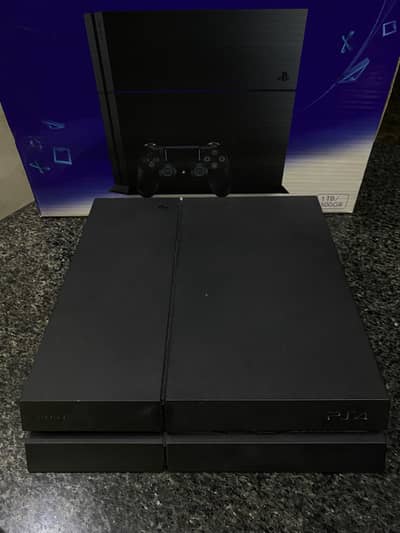 Ps4 fat 1200 series & 2 controllers