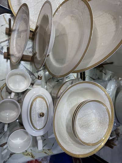 Royal Gold Border Dinner Set 61 Pieces Box Packed Unused