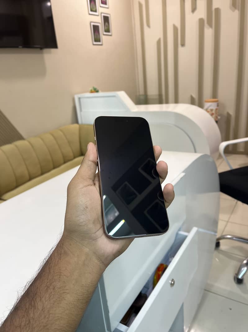 Apple iPhone 16 Pro Max 5