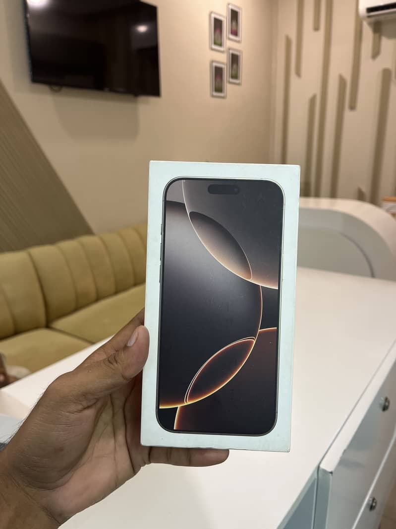 Apple iPhone 16 Pro Max 8