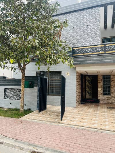 5 MARLA BRAND NEW HOUSE FOR Rent