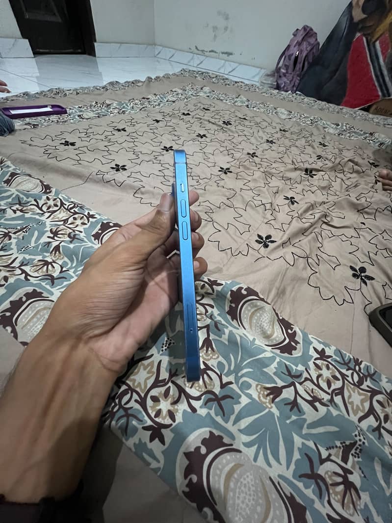 Apple iPhone 13 1