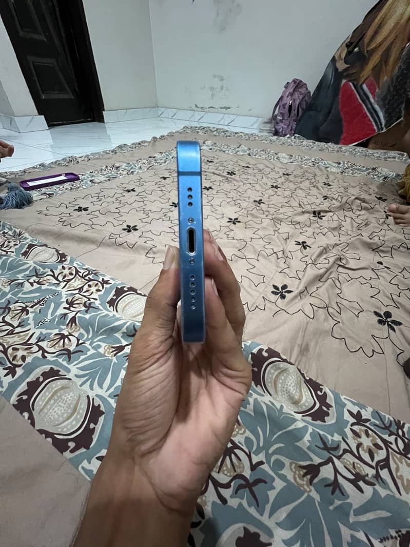 Apple iPhone 13 4