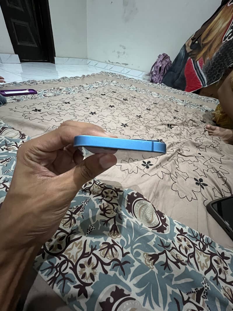 Apple iPhone 13 6