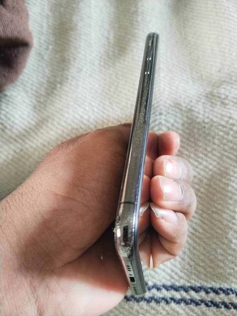Apple iPhone XS 3