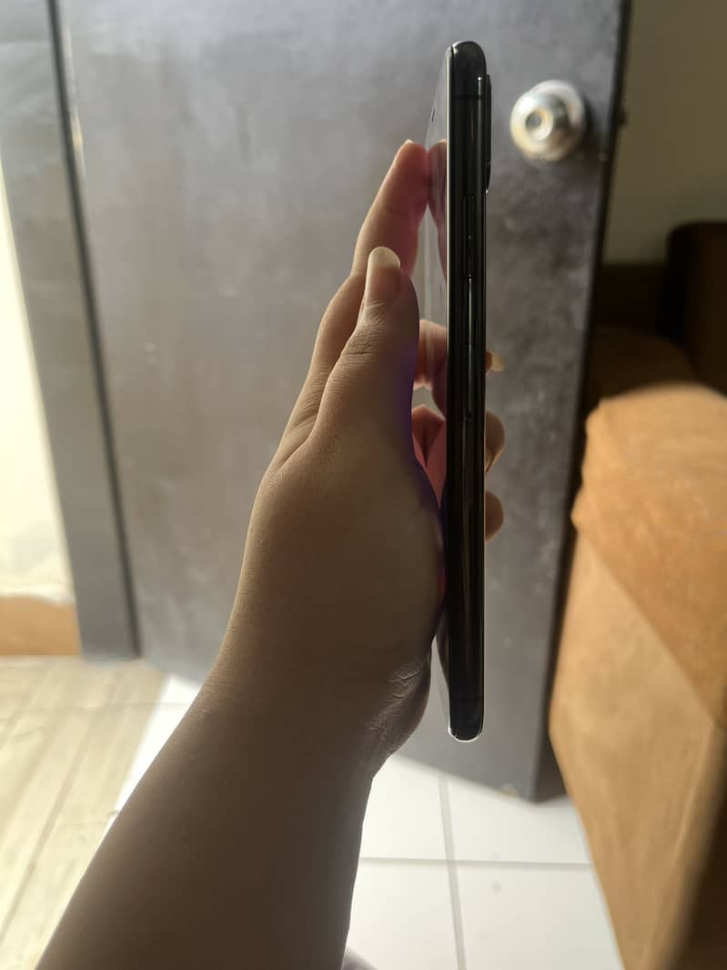 Apple iPhone XS Max 6