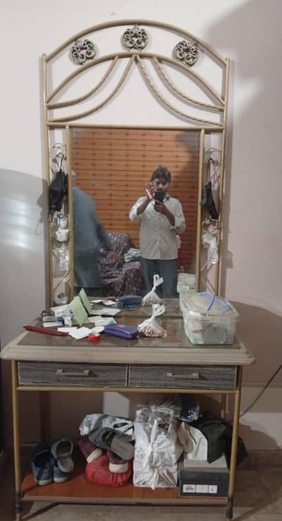 dressing with mirror. . [03353815850)
