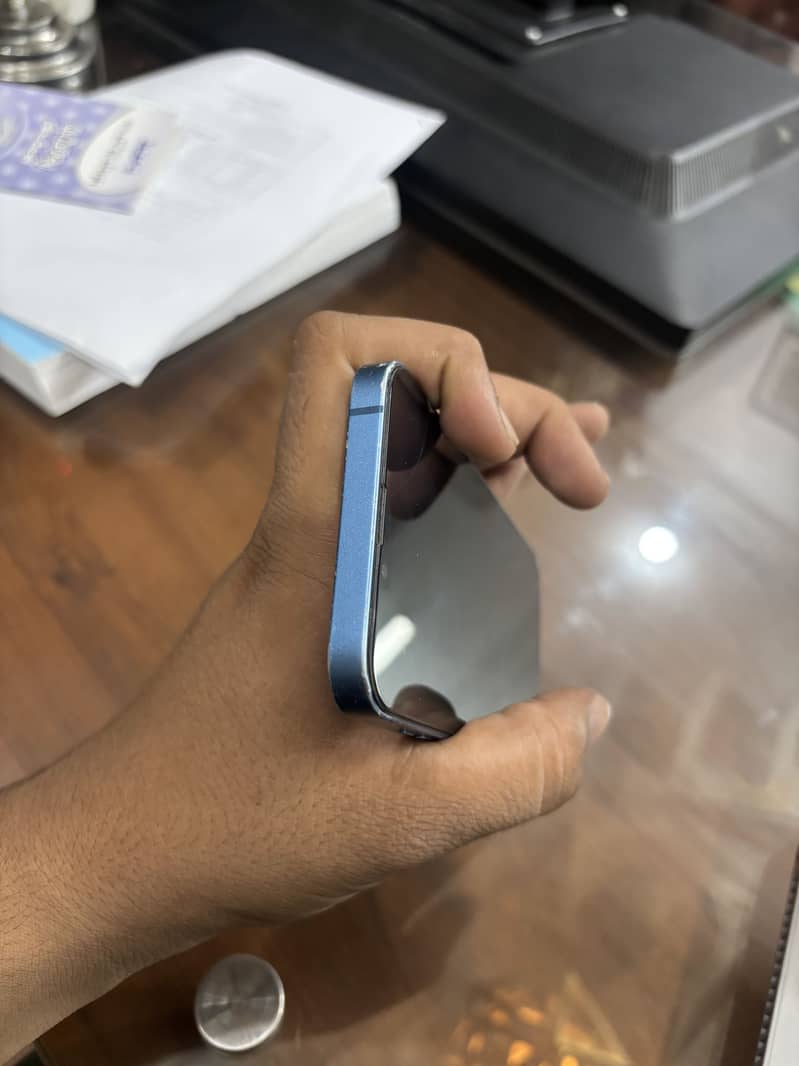 Apple iPhone 13 6