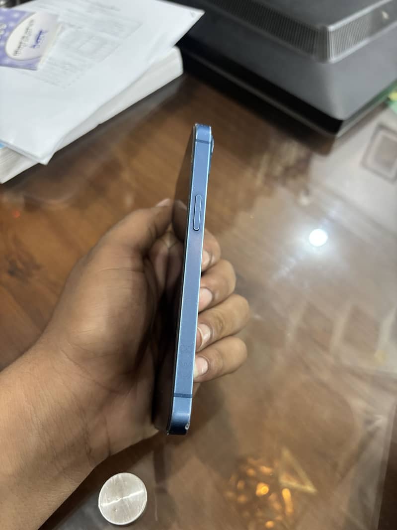 Apple iPhone 13 10