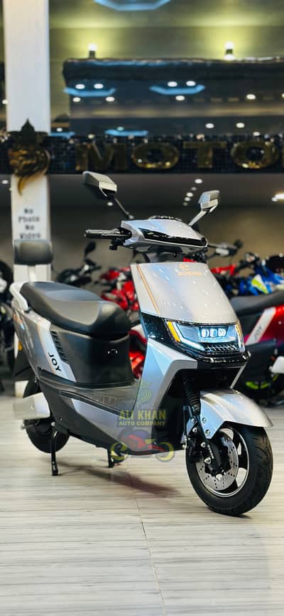 Scooty Kings Yadea Metro Evee Evon Okla EV Female Ramza