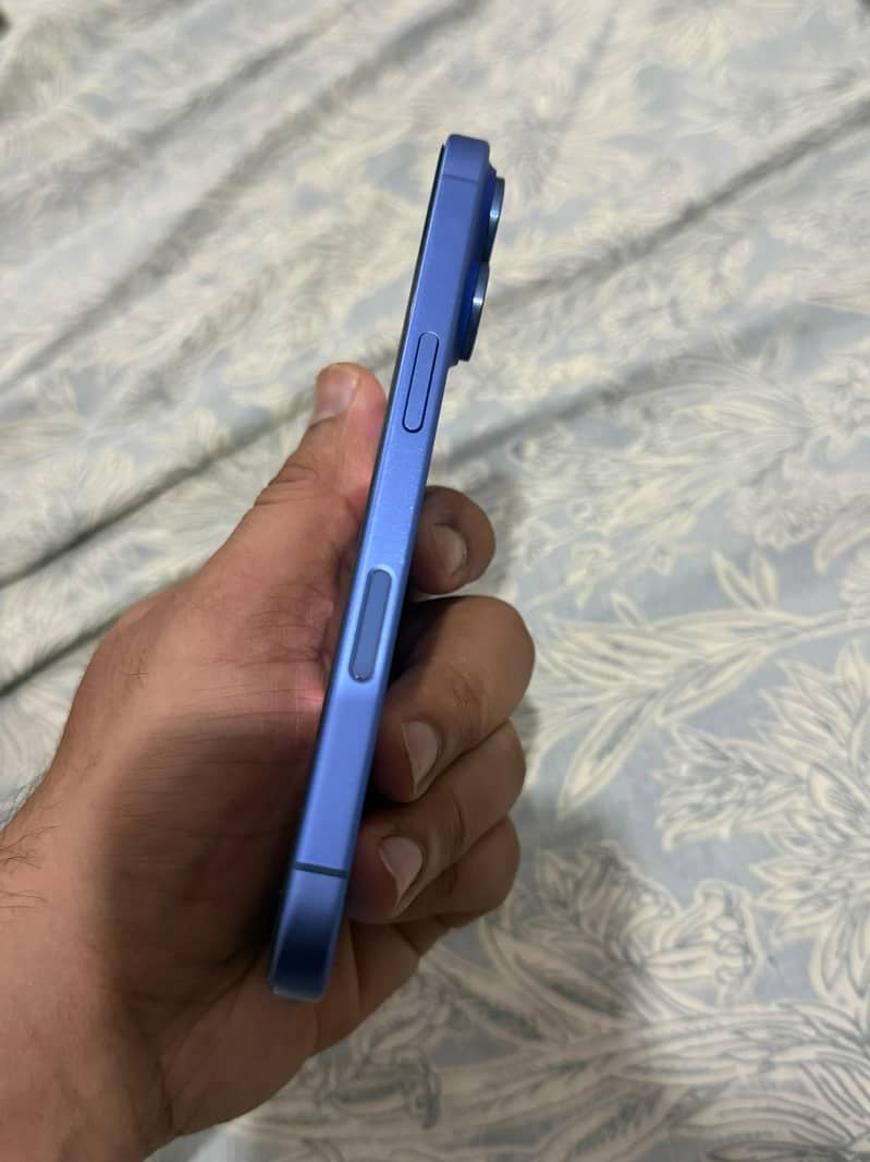 Apple iPhone 16 1