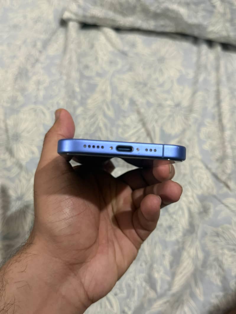 Apple iPhone 16 3