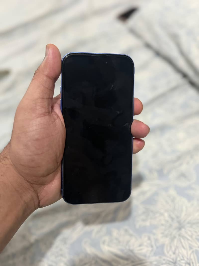Apple iPhone 16 4