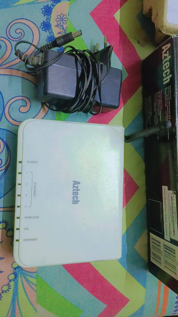 Modem / Router Aztech. 0