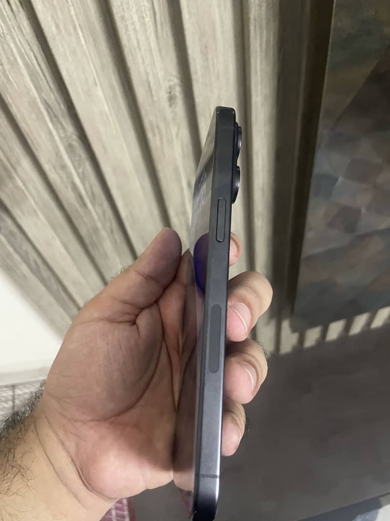 Apple iPhone 15 Pro Max 3
