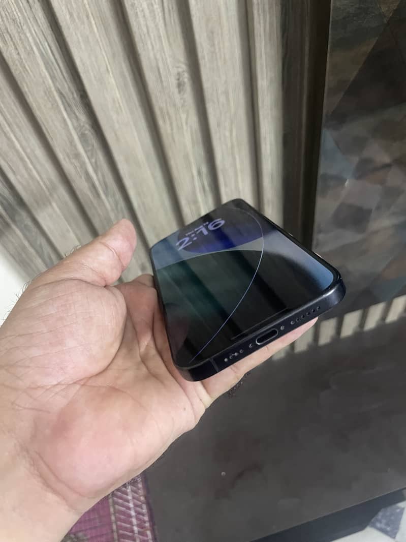 Apple iPhone 15 Pro Max 4