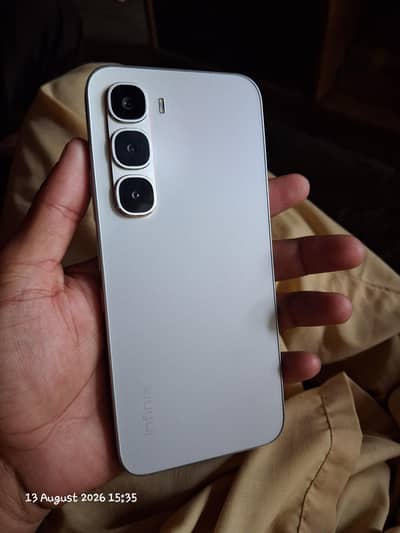 Infinix hot60pro.     8/256