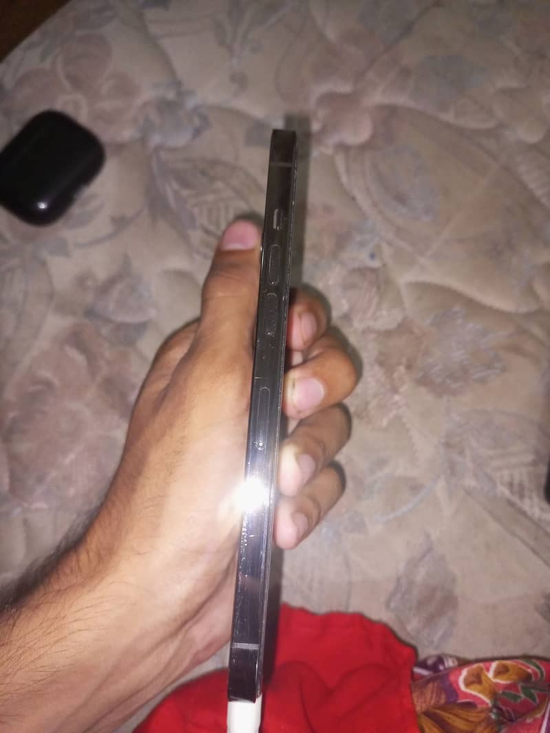 Apple iPhone 12 Pro Max 4