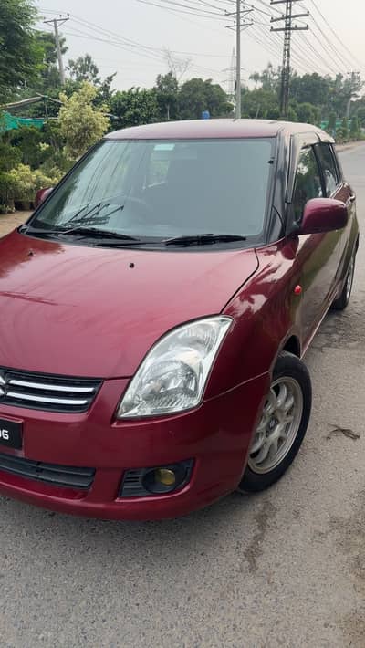 Suzuki Swift DLX 2013 in excellent condition