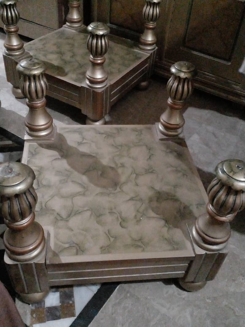 Dining tables 0