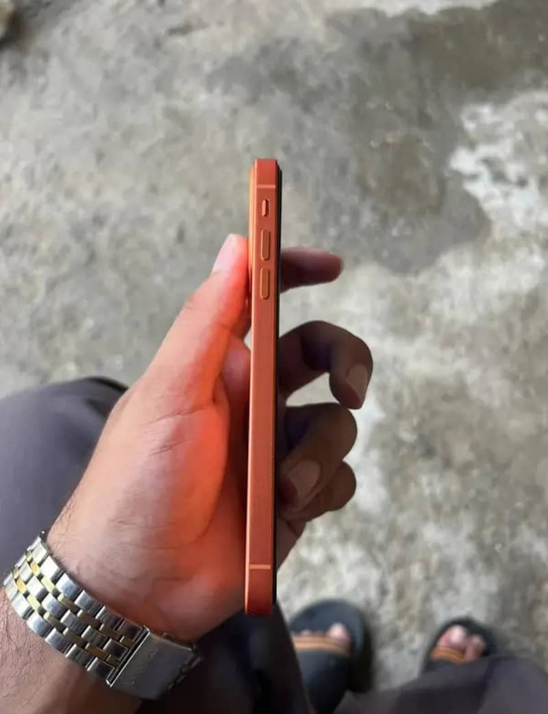 Apple iPhone 11 3